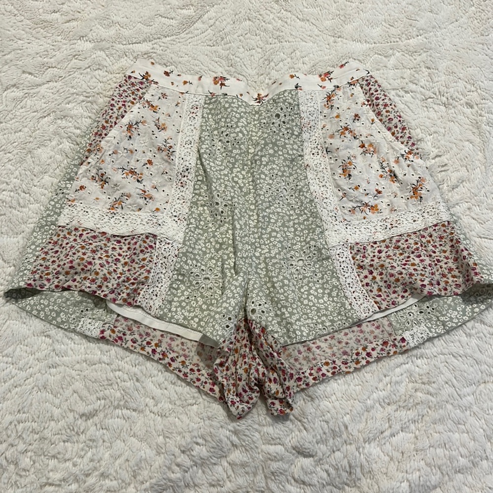 Adorable American Eagle shorts - Picture 1 of 3